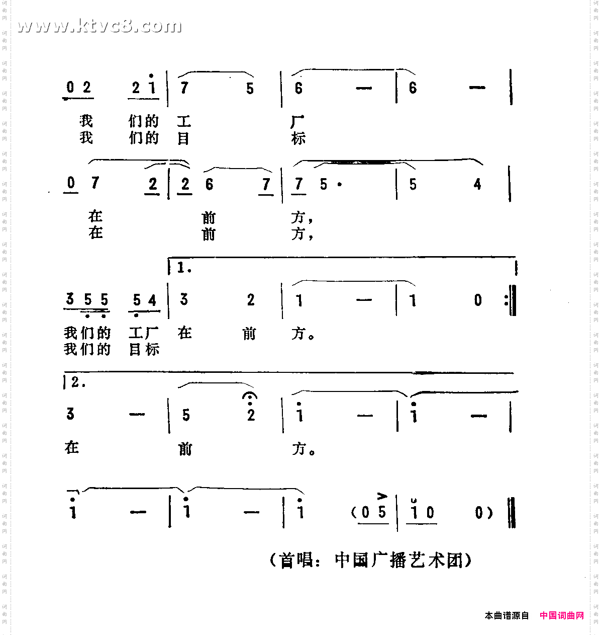 走在林荫大道上